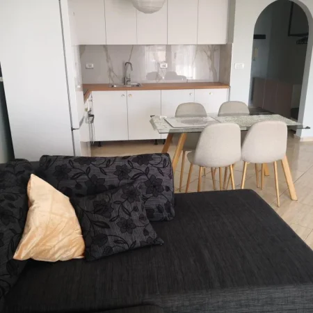 Tirane, jepet me qera apartament 1+1 Kati 6, 91 m² 550 € (qytet studenti)