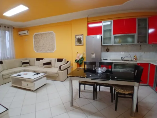 Tirane, jepet me qera apartament 2+1+Ballkon Kati 3, 100 m² 700 € 