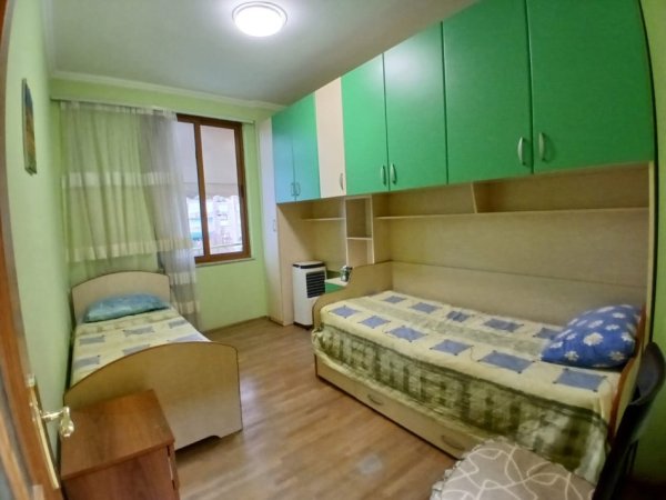 Tirane, jepet me qera apartament 2+1+Ballkon Kati 3, 100 m² 700 € 