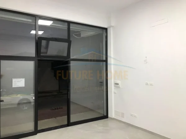 Qera, Dyqan, 4 Deshmoret, Tirane 500 €