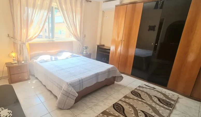 Tirane, jepet me qera apartament 2+1+Ballkon Kati 2, 100m2 500 Euro