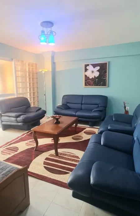 Tirane, jepet me qera apartament 2+1+Ballkon Kati 2, 100m2 500 Euro