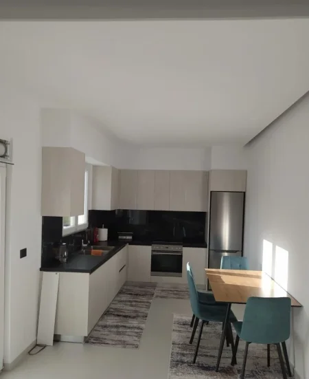 Tirane, jepet me qera apartament 2+1+Ballkon Kati 3, 120 m² 500 € (Astir)