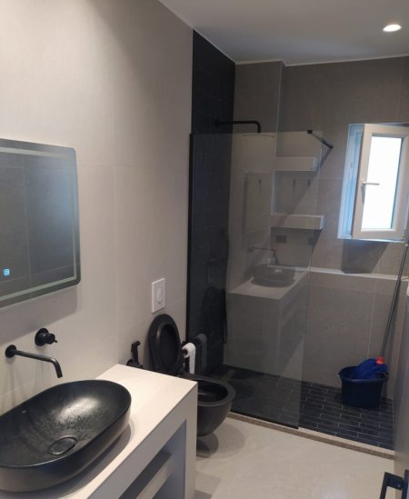 Tirane, jepet me qera apartament 2+1+Ballkon Kati 3, 120 m² 500 € (Astir)