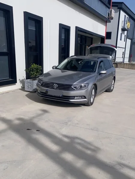 Tirane, shitet makine .Volksvagen Passat Bluemotion Nafte, gri e erret manuale Klima 192.000 km 9.500 €