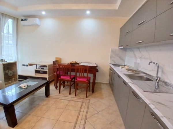 Tirane, jepet me qera apartament 2+1 Kati 2, 90 m² 500 € 
