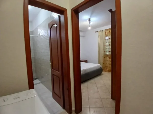 Tirane, jepet me qera apartament 2+1 Kati 2, 90 m² 500 € 