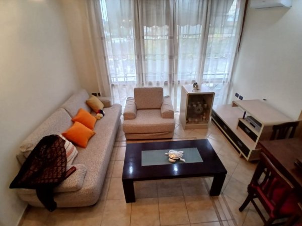 Tirane, jepet me qera apartament 2+1 Kati 2, 90 m² 500 € 