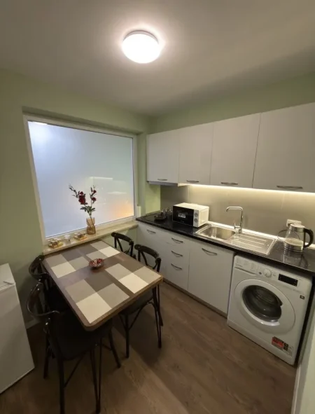 Tirane, jepet me qera apartament 2+1 Kati 2, 80 m² 850 € 