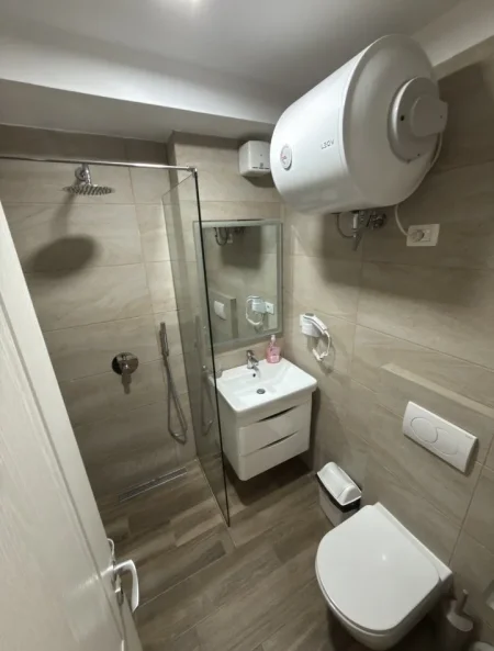 Tirane, jepet me qera apartament 2+1 Kati 2, 80 m² 850 € 