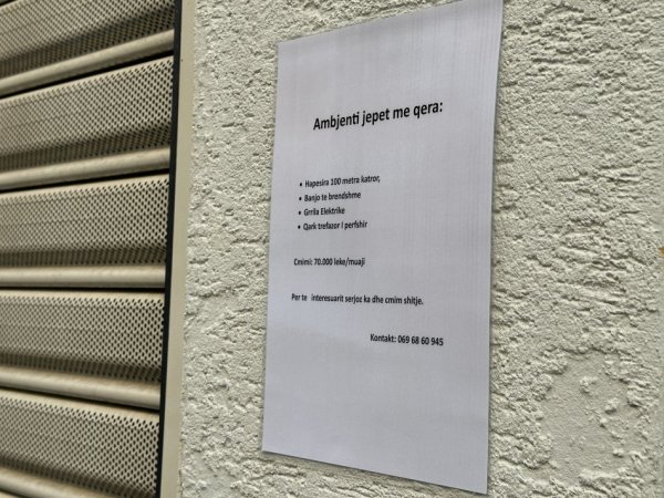 Tirane - Liqeni Thate - Rruga Peti - Kompleksi Ferrari - Jepet me qera ambjent biznesi Kati 0, 100 m² 700 €