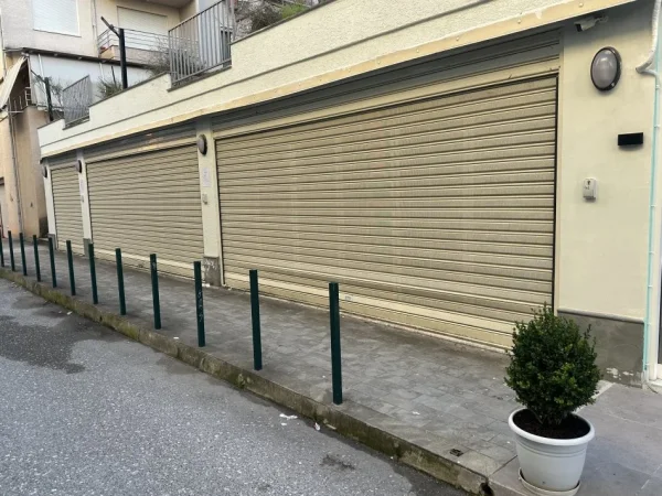 Tirane, shitet/jepet me qera ambjent biznesi Kati 0, 100 m² 200.000 € (Rruga Peti - Kompleksi Ferrari)