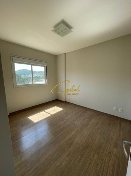 Tirane, jepet me qera zyre Kati 2, 60 m² 800 € (ISH BLLOKU)