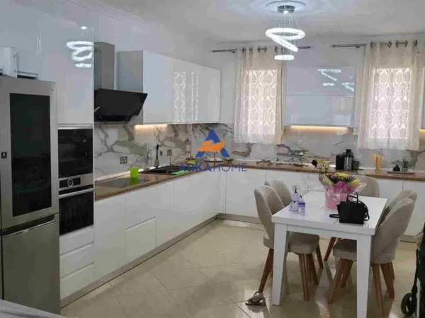 Vlore, shitet apartament 2+1+Ballkon , 104 m² 268.000 € 