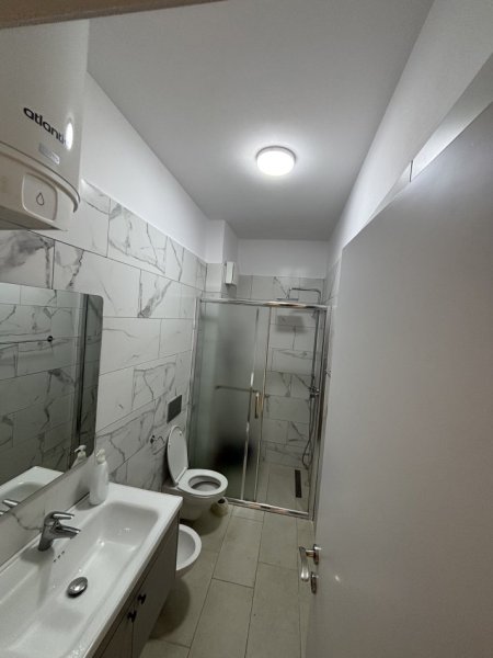 Tirane, jepet me qera apartament 2+1+Ballkon Kati 2, 100 m² 1.200 € (Komuna parisit)