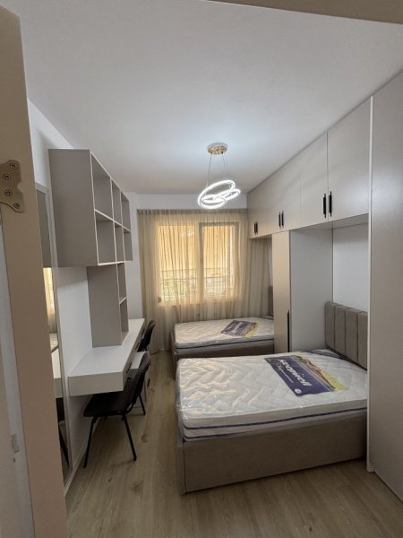 Tirane, jepet me qera apartament 2+1+Ballkon Kati 2, 100 m² 1.200 € (Komuna parisit)