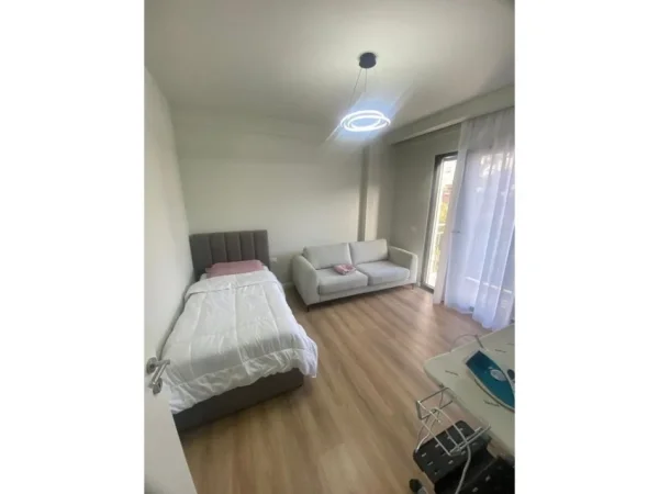 Tirane, jepet me qera apartament 2+1 Kati 1, 95 m² 750 € 