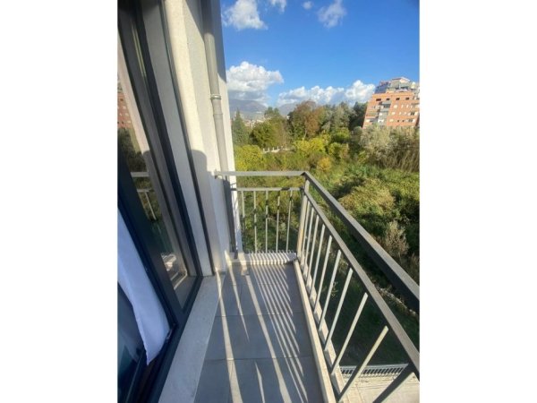 Tirane, jepet me qera apartament 2+1 Kati 2, 95 m² 750 € 