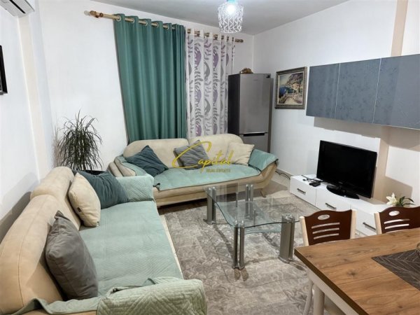 Tirane, jepet me qera apartament 2+1 Kati 3, 100 m² 450 € (KINOSTUDIO)