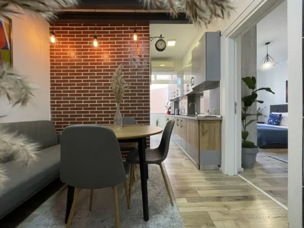 Tirane, jepet me qera apartament 1+1 Kati 3, 50 m² 600 € (Rruga Myslym Shyri)