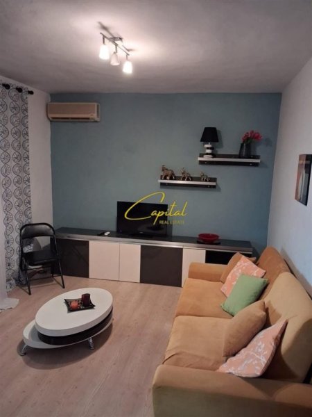 Tirane, jepet me qera apartament 1+1 Kati 1, 60 m² 420 € (ISH BLLOKU)