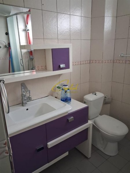 Tirane, jepet me qera apartament 1+1 Kati 1, 60 m² 420 € (ISH BLLOKU)