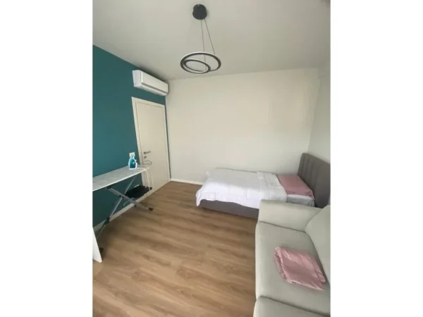 Tirane, jepet me qera apartament 2+1+Ballkon Kati 1, 95 m² 750 € 