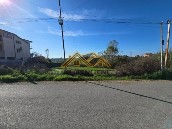 Durres, shitet toke , 644 m² 40.000 € (ARAPAJ)