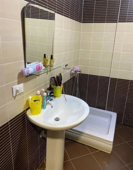 Tirane, shitet apartament 2+1 , 123 m² 154.000 € (FRESKU)