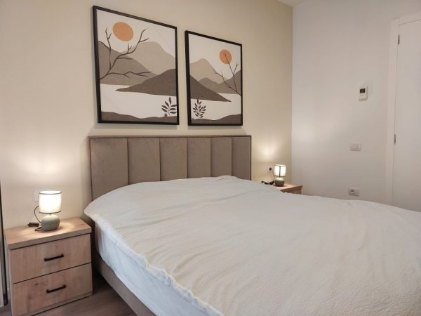 Tirane, jepet me qera apartament 2+1 Kati 3, 102 m² 1.000 € (Rruga e Elbasanit)