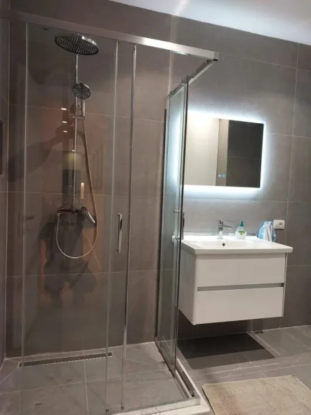 Tirane, jepet me qera apartament 2+1 Kati 3, 102 m² 1.000 € (Rruga e Elbasanit)