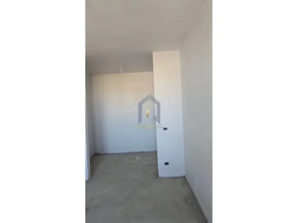 Durres, shes apartament 1+1+Ballkon Kati 5, 88 m² 162.800 € (Golem)