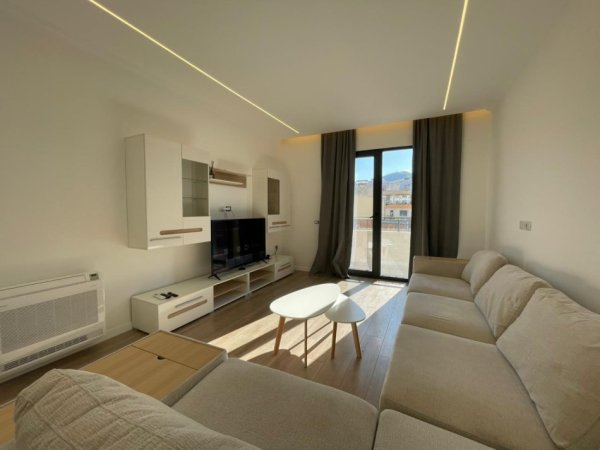 Tirane, jepet me qera apartament 2+1 Kati 5, 110 m² 1.100 € (Liqeni i Thate.)