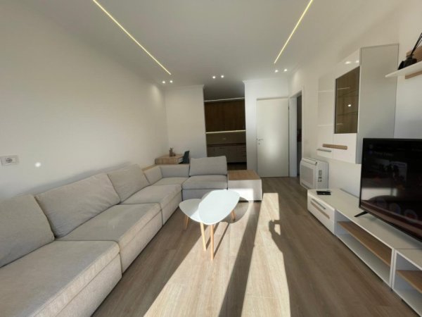 Tirane, jepet me qera apartament 2+1 Kati 5, 110 m² 1.100 € (Liqeni i Thate.)