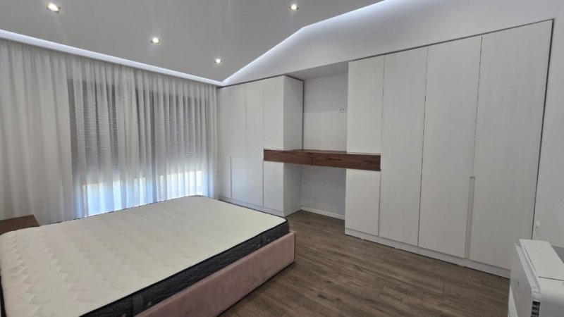 Tirane, jepet me qera apartament 2+1 Kati 7, 120 m² 550 € (rruga thesarit)