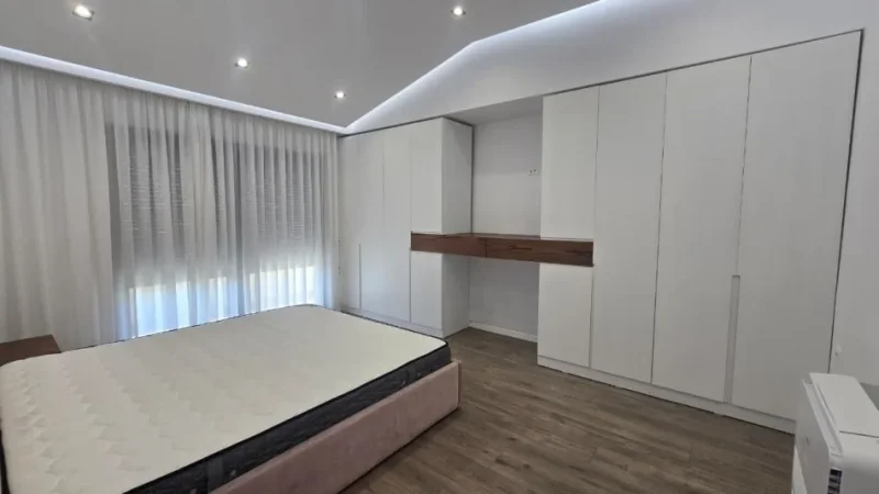 Tirane, jepet me qera apartament 2+1 Kati 7, 120 m² 500 € (rruga thesarit)
