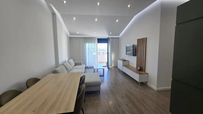 Tirane, jepet me qera apartament 2+1 Kati 7, 120 m² 500 € (rruga thesarit)