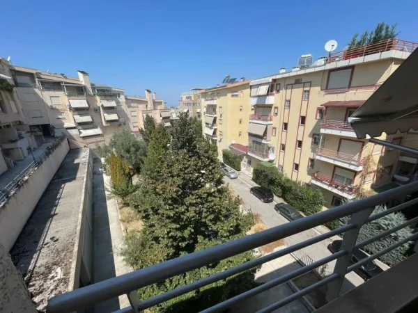 Tirane, shitet nga Pronari, pa-komision apartament+verande | Penthouse Kati 4, 227 m² (Rruga Peti, Kompleksi Ferrari)