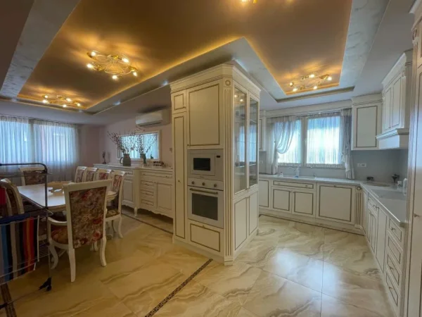 Tirane, shitet nga Pronari, pa-komision apartament+verande | Penthouse Kati 4, 227 m² (Rruga Peti, Kompleksi Ferrari)