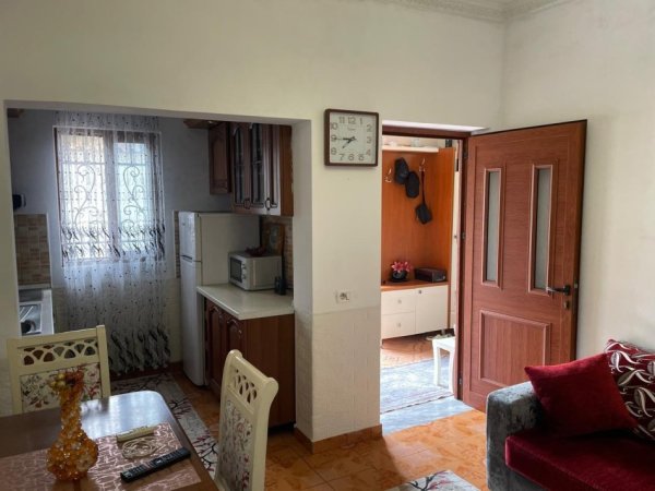 Tirane, jepet me qera apartament 2+1 Kati 1, 75 m² 350 € 