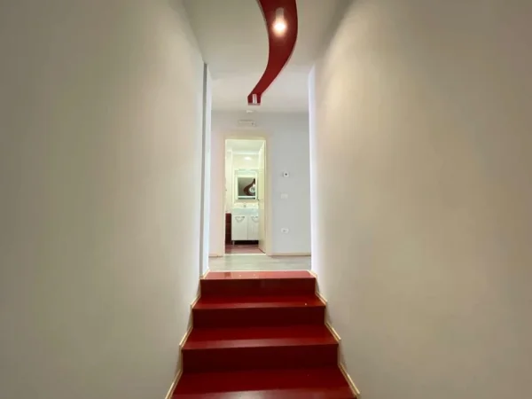 Tirane, shitet nga Pronari, pa-komision apartament+verande | Penthouse Kati 4, 227 m² (Rruga Peti, Kompleksi Ferrari)