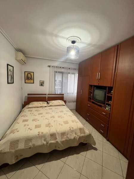 Tirane, jepet me qera apartament 2+1 Kati 2, 72 m² 500 € (porcelan)