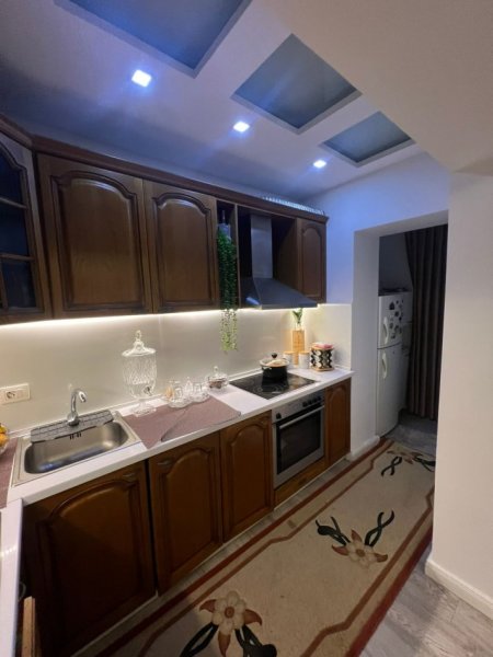 Tirane, jepet me qera apartament 2+1 Kati 2, 72 m² 500 € (porcelan)