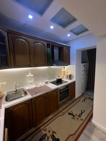 Tirane, jepet me qera apartament 2+1 Kati 2, 72 m² 500 € (porcelan)