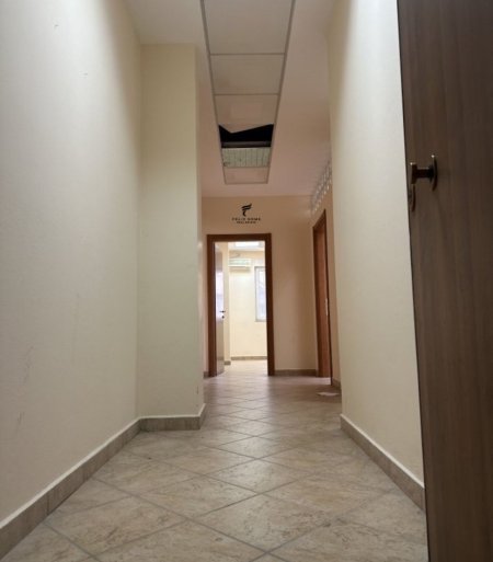 Tirane, jepet me qera zyre Kati 1, 89 m² 1.150 € (QENDER)