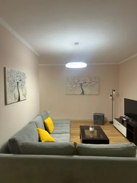 Tirane, jepet me qera apartament 2+1+Ballkon Kati 2, 81 m² 650 € 