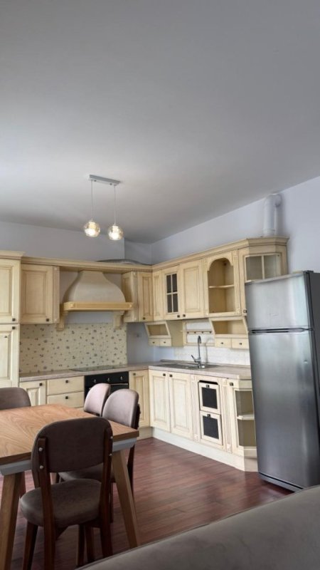 Tirane, jepet me qera apartament 2+1+Ballkon Kati 4, 80 m² 700 € 