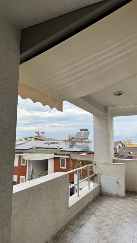 Tirane, jepet me qera apartament 2+1+Ballkon Kati 4, 80 m² 700 € 