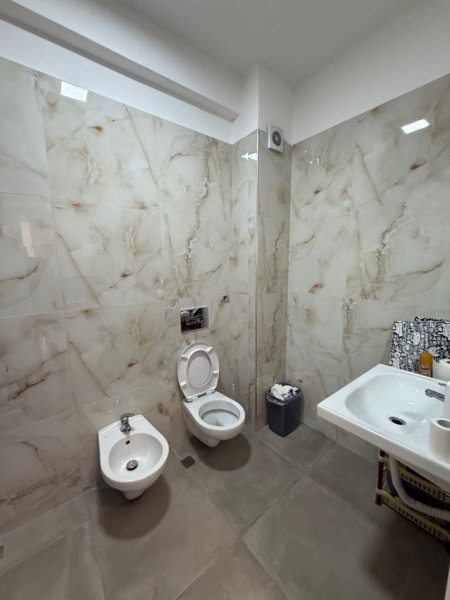 ZYRE ME QERA 1+1 KOMUNA E PARISIT 700 EURO