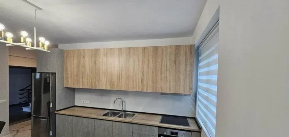 Tirane, jepet me qera apartament 2+1+Ballkon Kati 3, 82 m² 670 € (Kompleksi FZ)